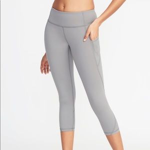 Grey crop mid rise workout capris M old navy